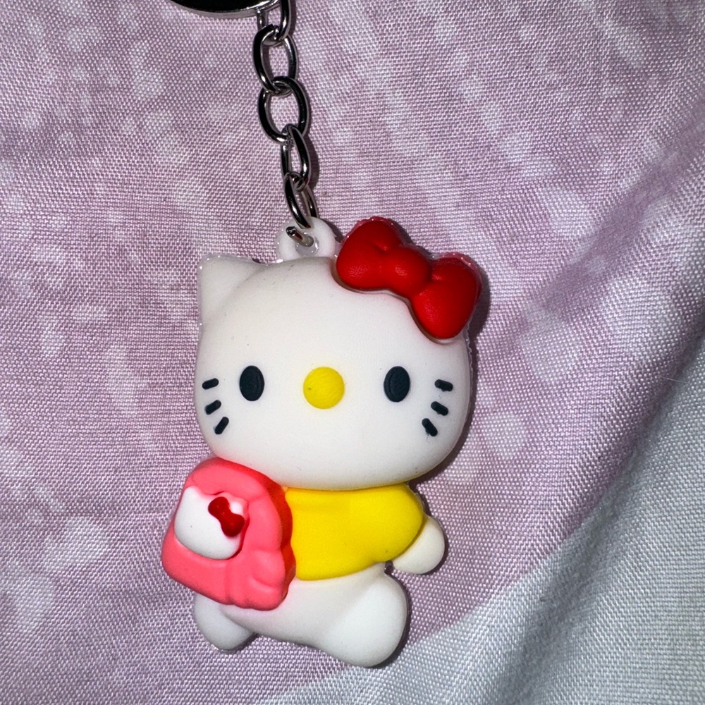 Hello Kitty Keychain - Picture 2 of 3